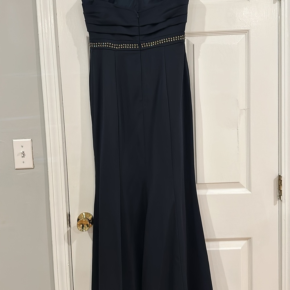 Adrianna Papell Formal Dress: Cap-Sleeve Gown AND matching scarf, Size 10 - Picture 13 of 14